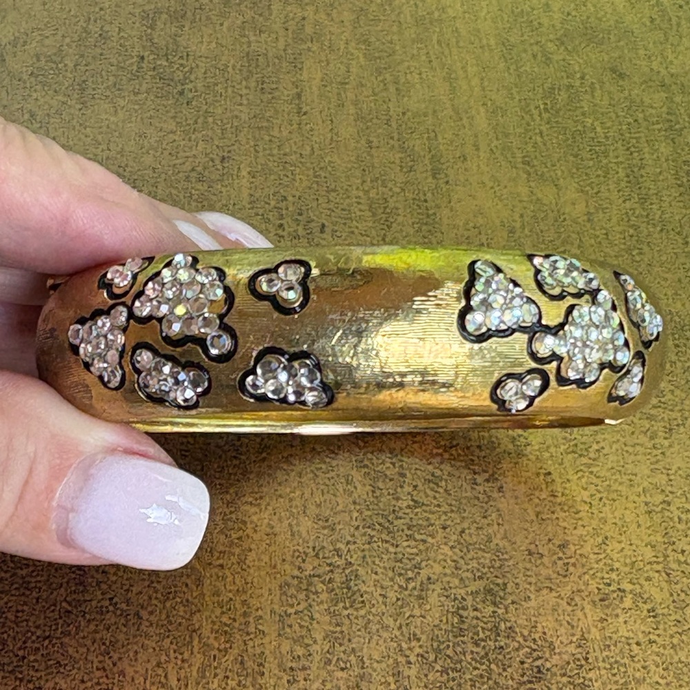Gorgeous Gold Hinged Bracelet with Leopard-like Crystal Accents - Picture 3 of 9
